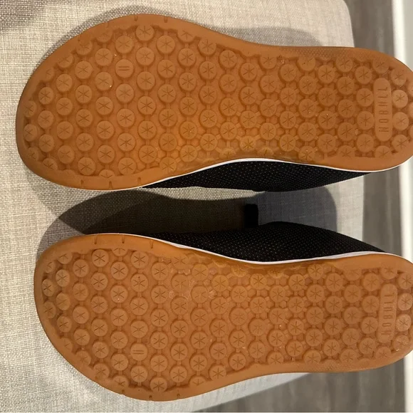 NOBULL Black and White Athletic Shoes with Minimalist Design - Picture 4 of 7